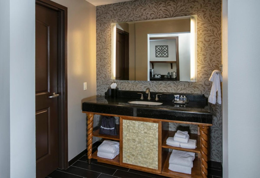 Room image 4